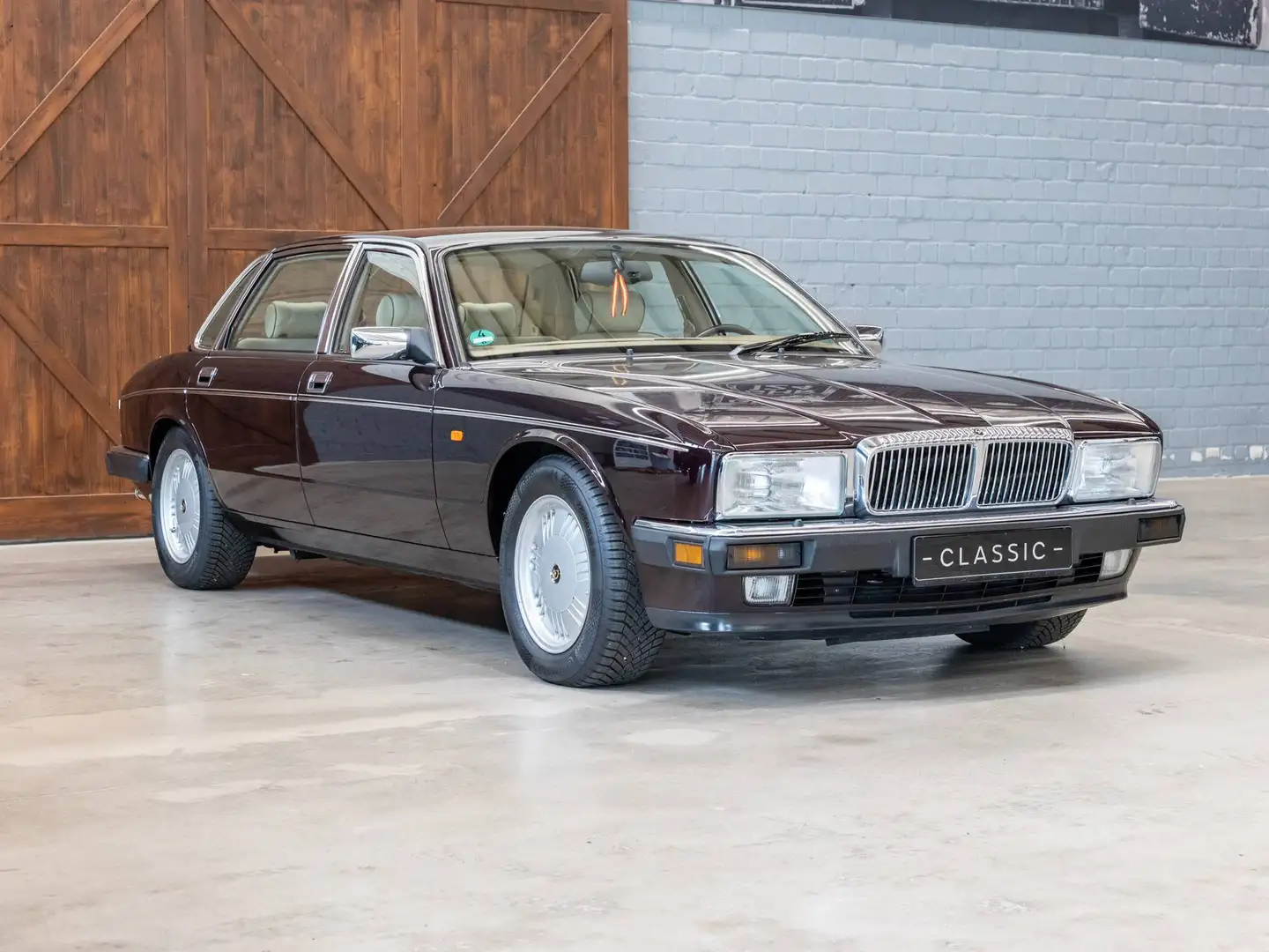 Daimler Double Six LWB Majestic 6.0 ltr. Rot - 1
