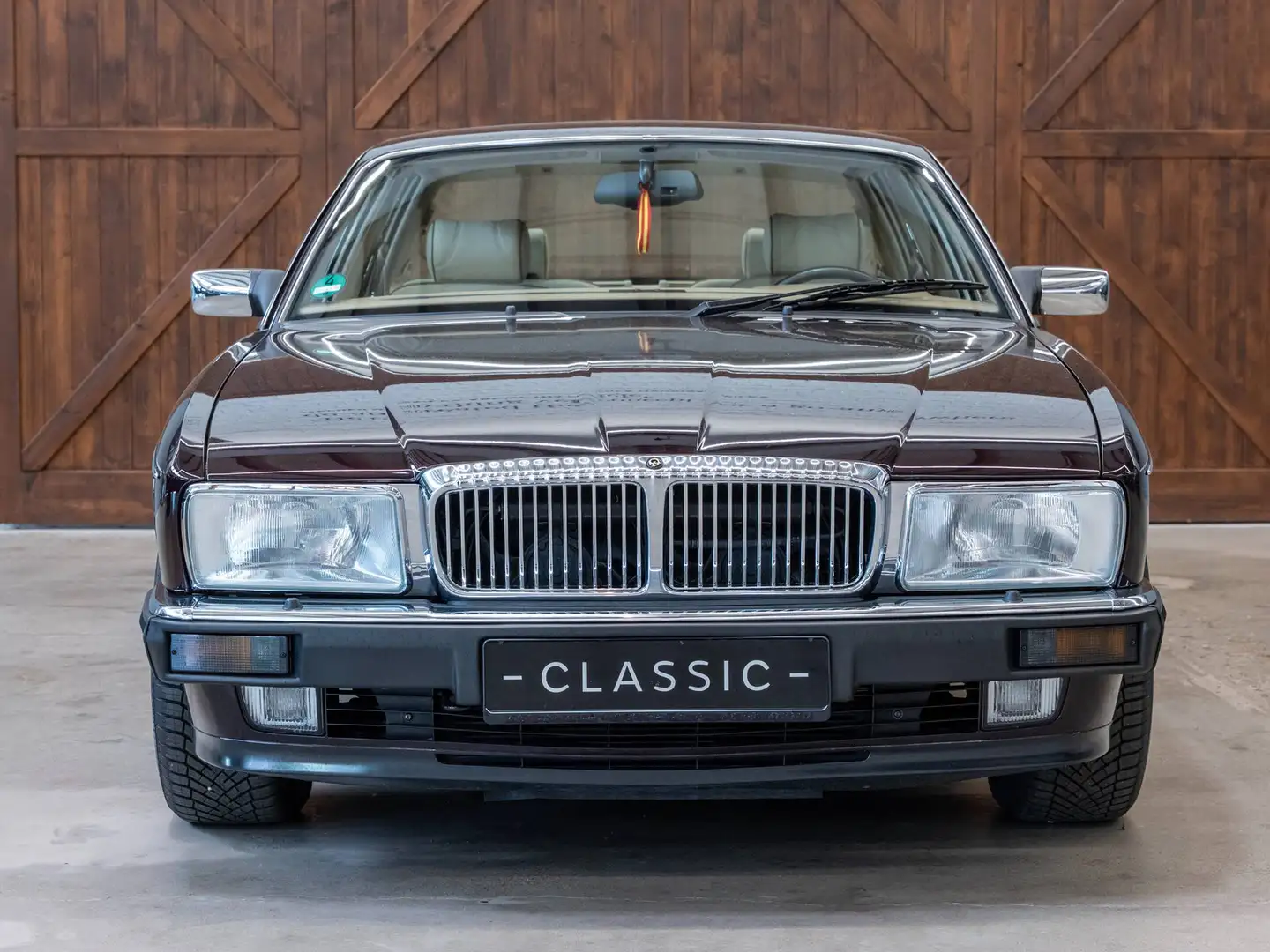 Daimler Double Six LWB Majestic 6.0 ltr. Rot - 2
