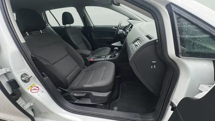 Volkswagen Golf VII e-Golf ePower (2017) 2018, foto 11