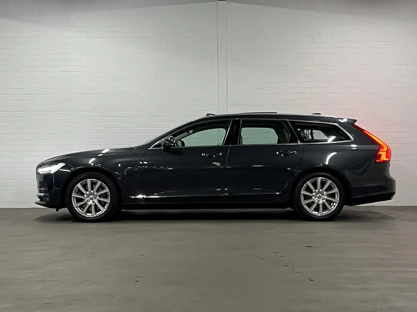 Volvo V90 2.0 T5 Inscription | Open dak | Trekhaak | Massage Grijs - 2