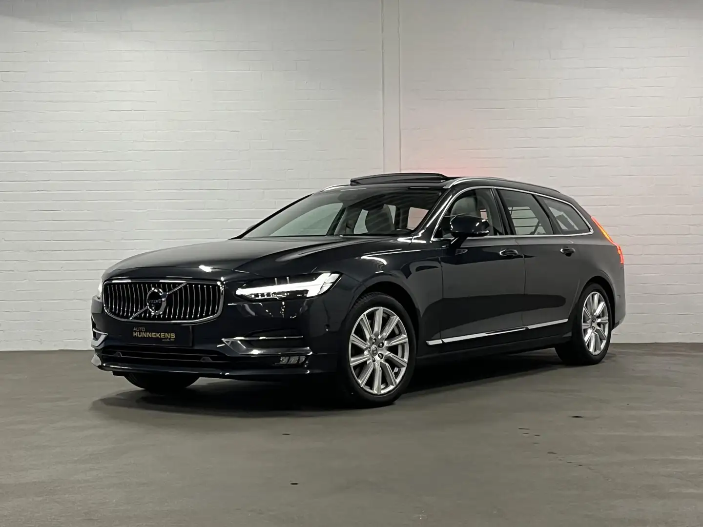 Volvo V90 2.0 T5 Inscription | Open dak | Trekhaak | Massage Grijs - 1