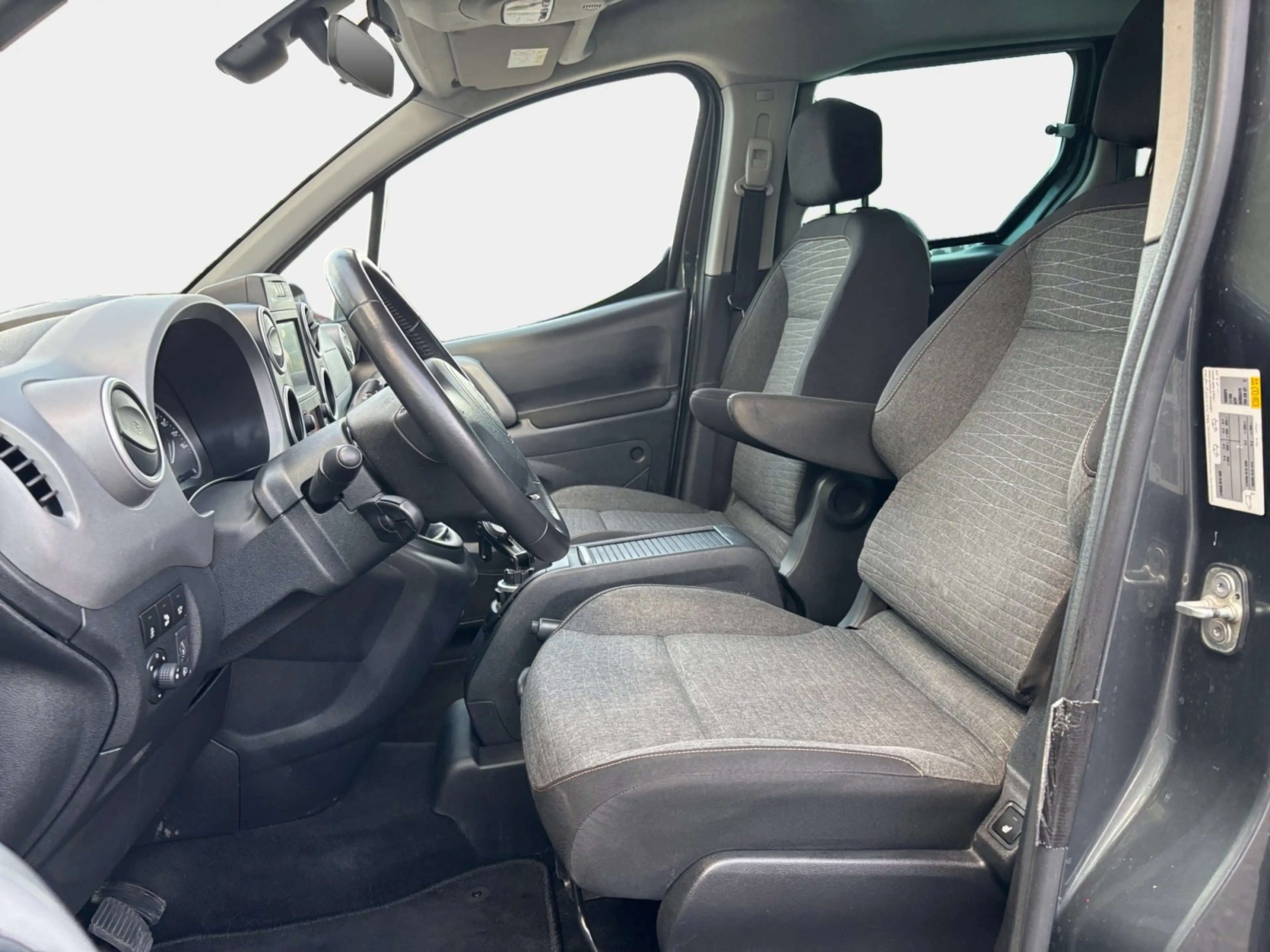 Citroen Berlingo Kombi 1.2 Navi+Kamera+Sitzhz+Pano+AHK — photo 8