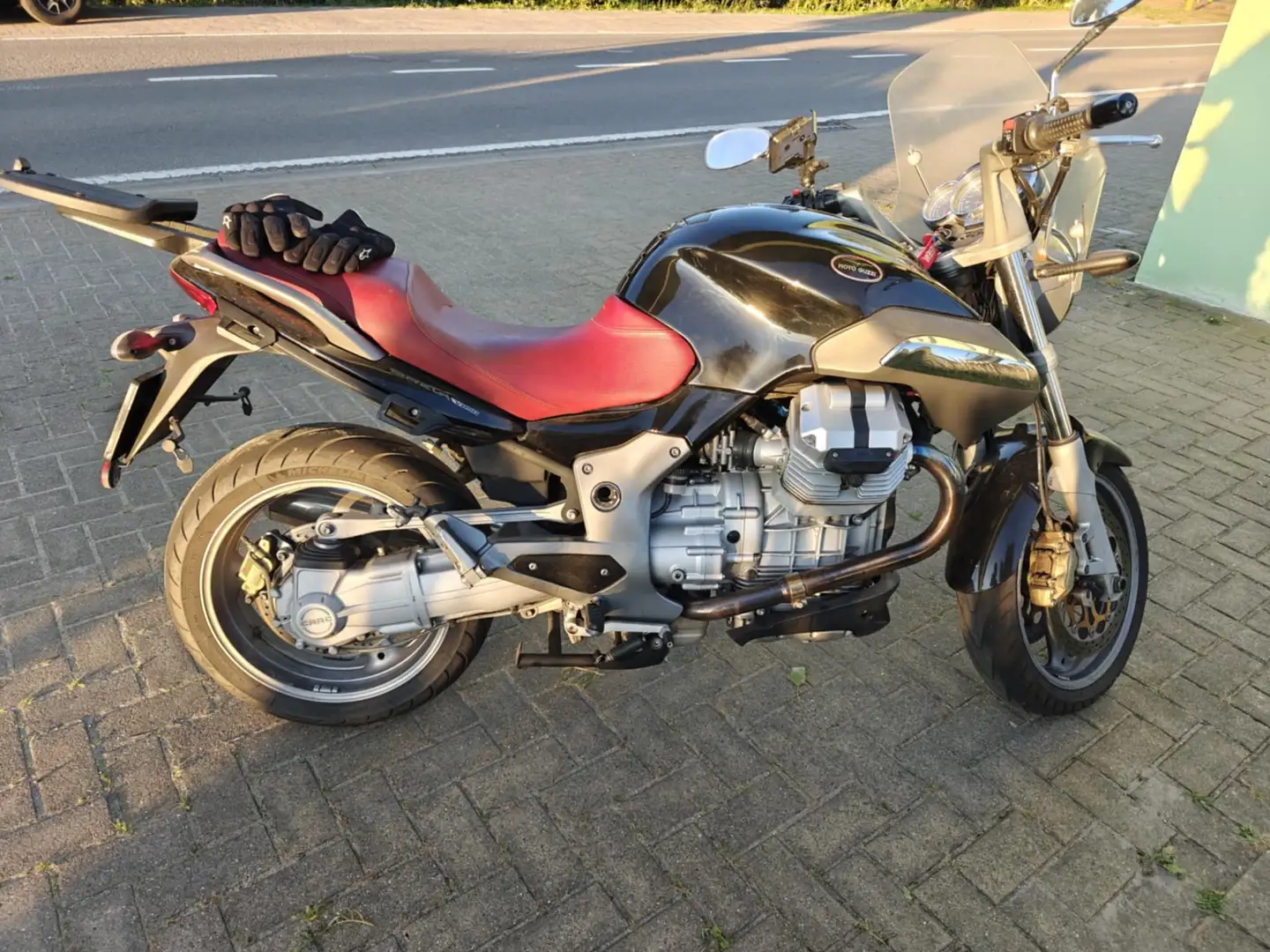 Moto Guzzi Breva 850 Noir - 2