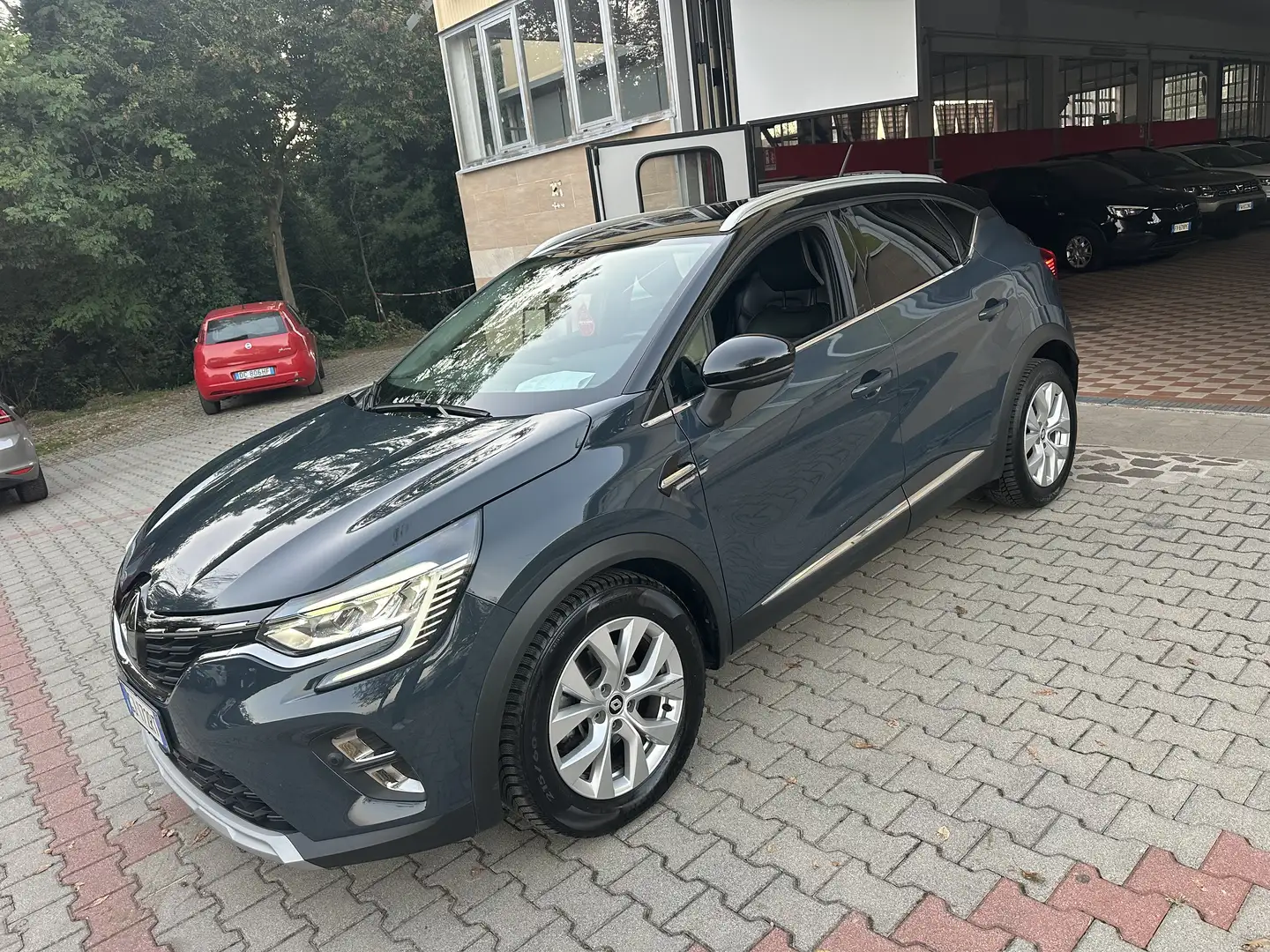 Renault Captur 1.6 E-Tech hybrid Initiale Paris 145cv auto - 2