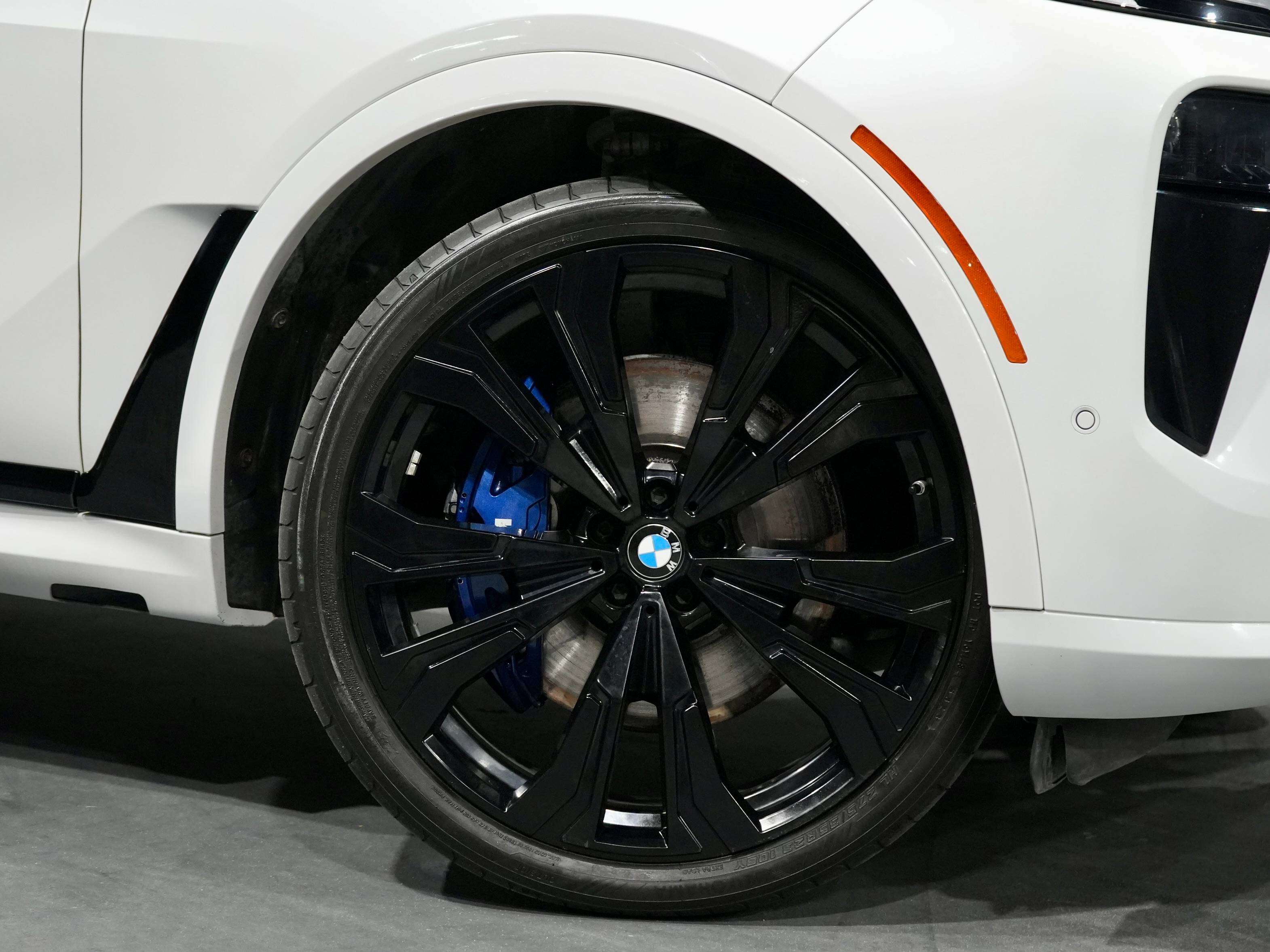 2023 BMW X7