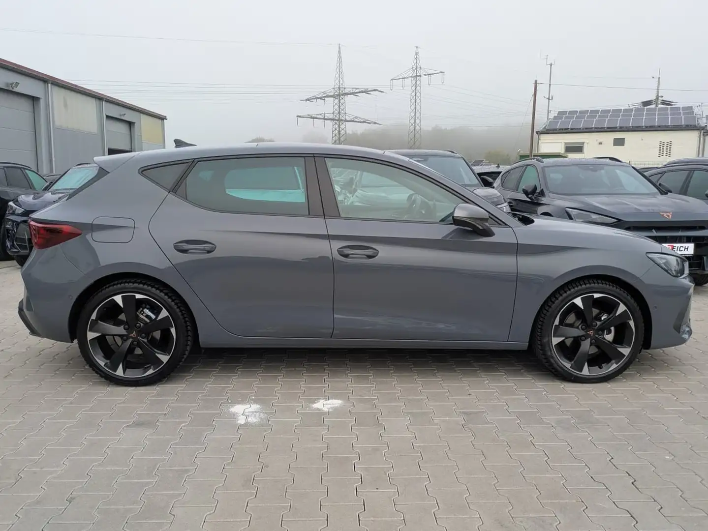 CUPRA Leon 1.5 eTSI MATRIX*PANO*ALCAN.*SENN*Drive2 Grau - 2