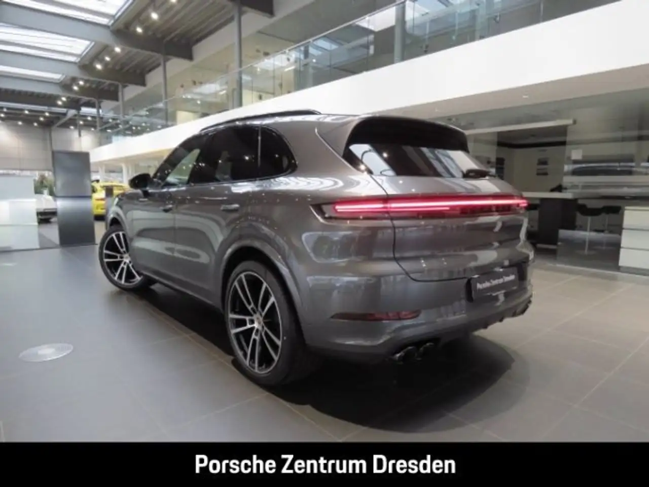 Porsche Cayenne *Panorama*AHK*Sportaga*Bose*HD Matrix 3