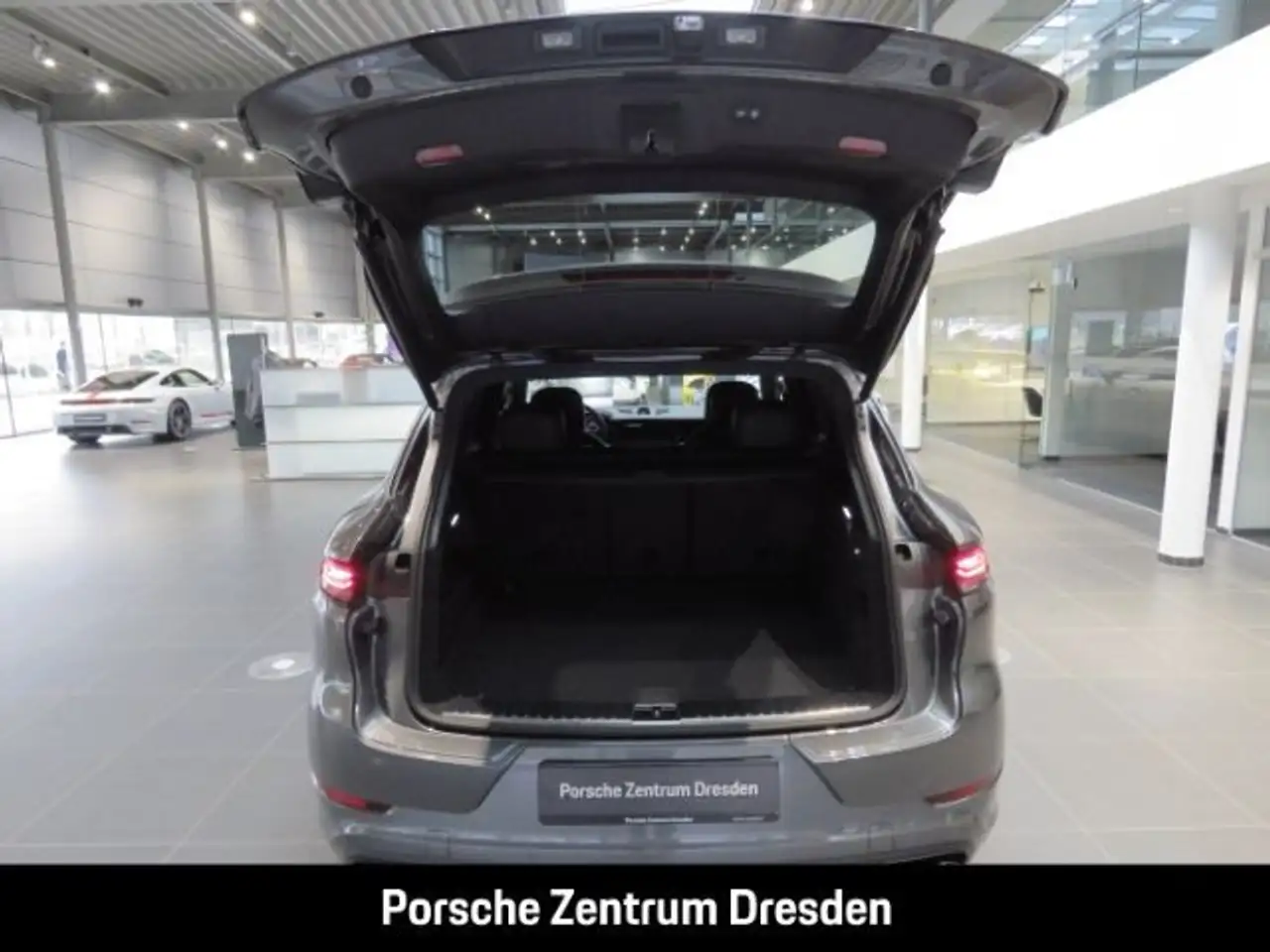 Porsche Cayenne *Panorama*AHK*Sportaga*Bose*HD Matrix 7