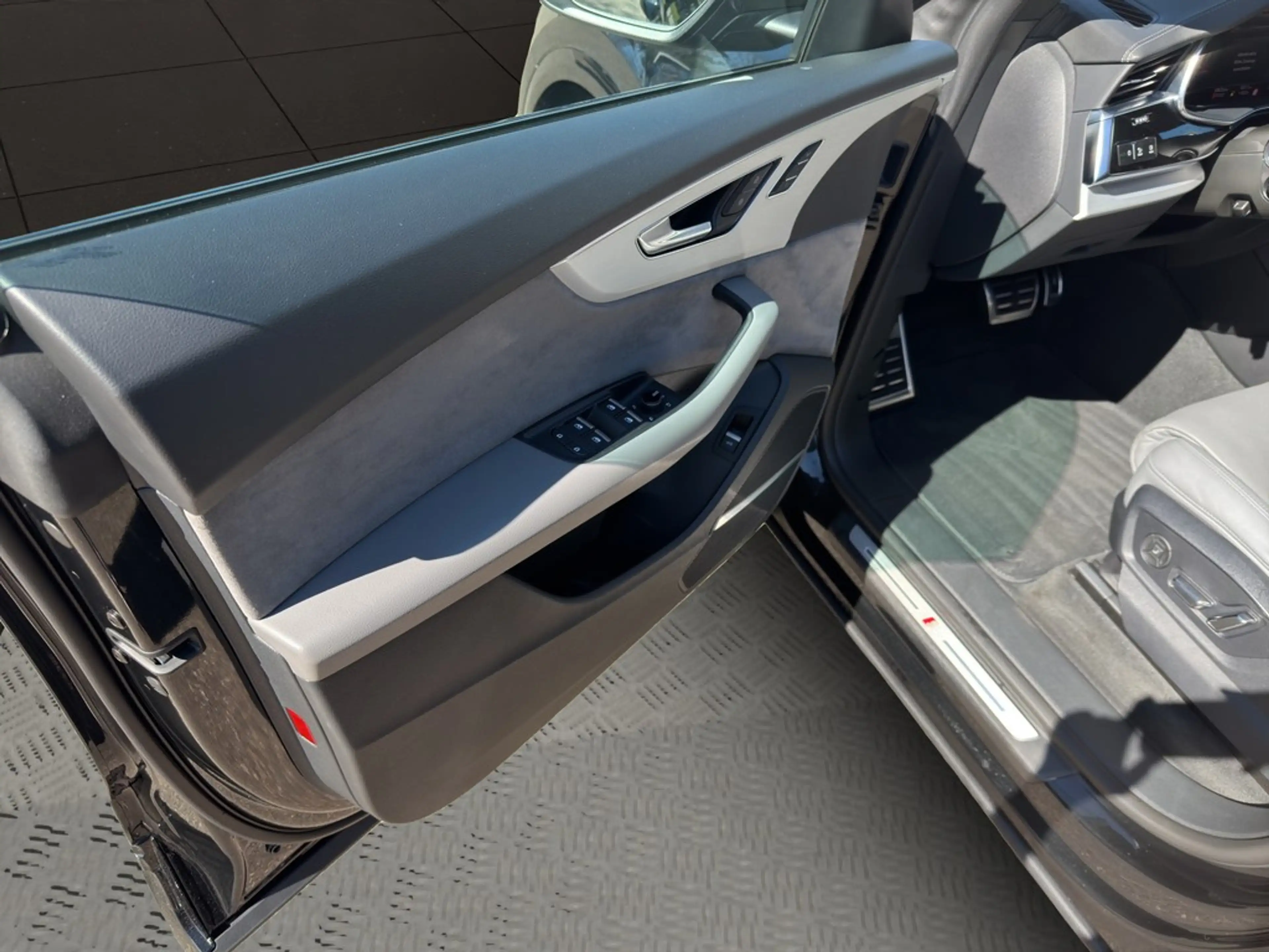 Audi SQ8 4.0 TFSI Quat. Tiptr. AHK Pano Standheizung — photo 10