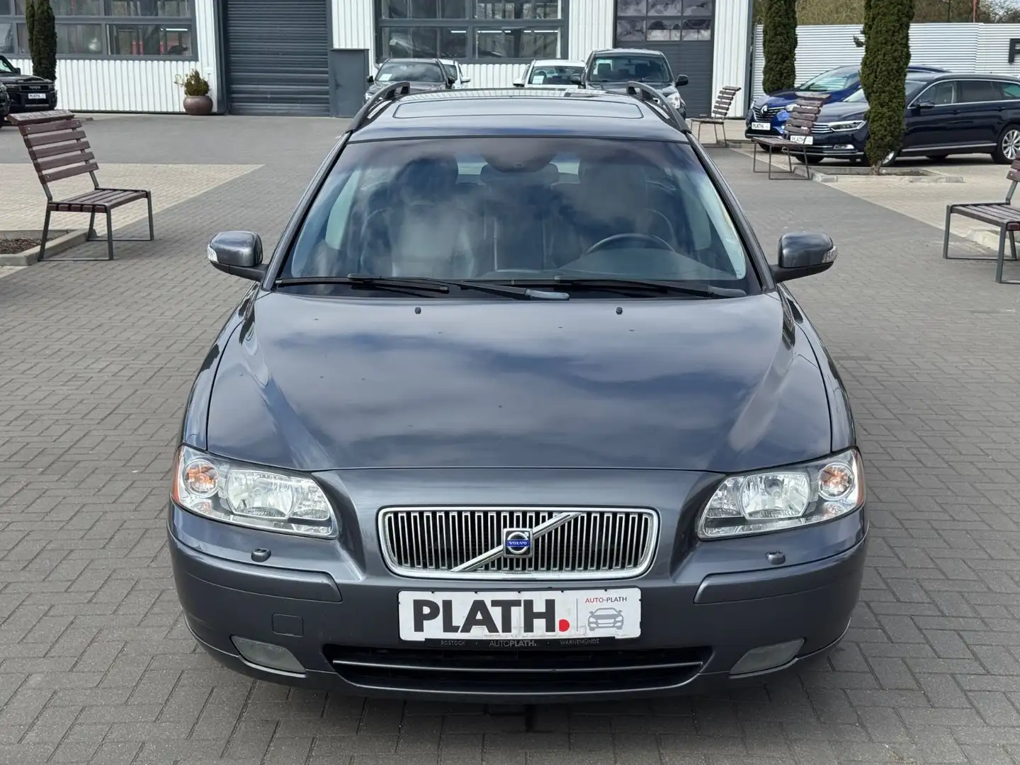 Volvo V70 Kombi D5 Edition Sport EXPORT Grau - 2