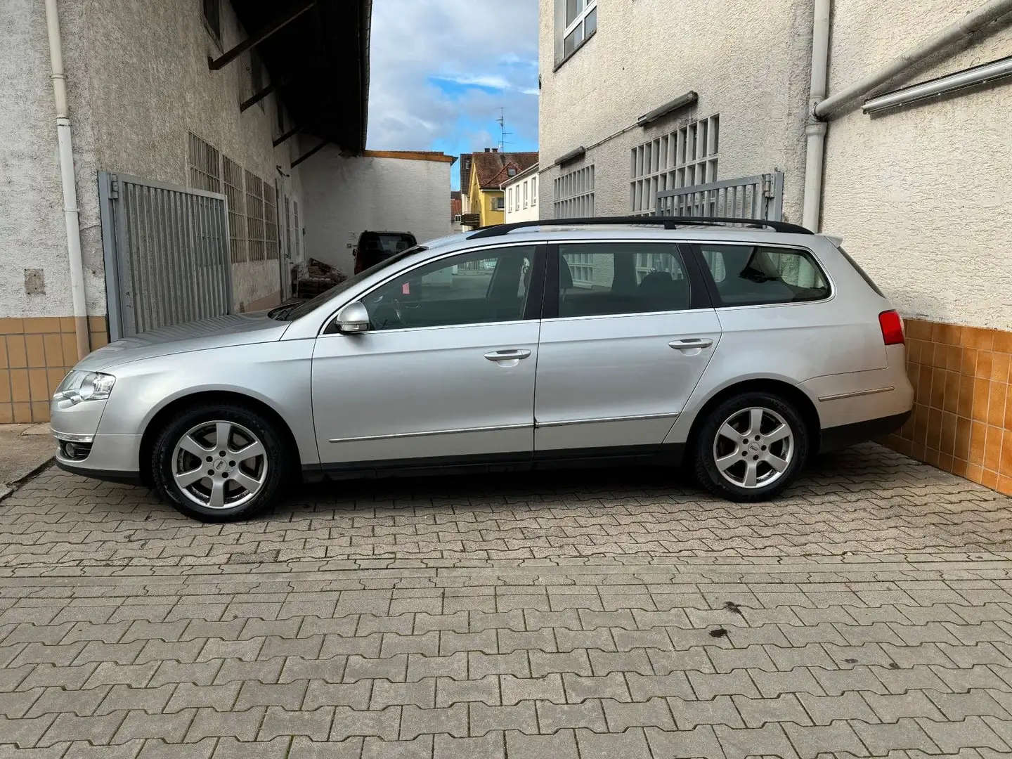 Volkswagen Passat Variant 1.6FSI Comfortline*DSG*AHK*SH*TüV Silber - 2