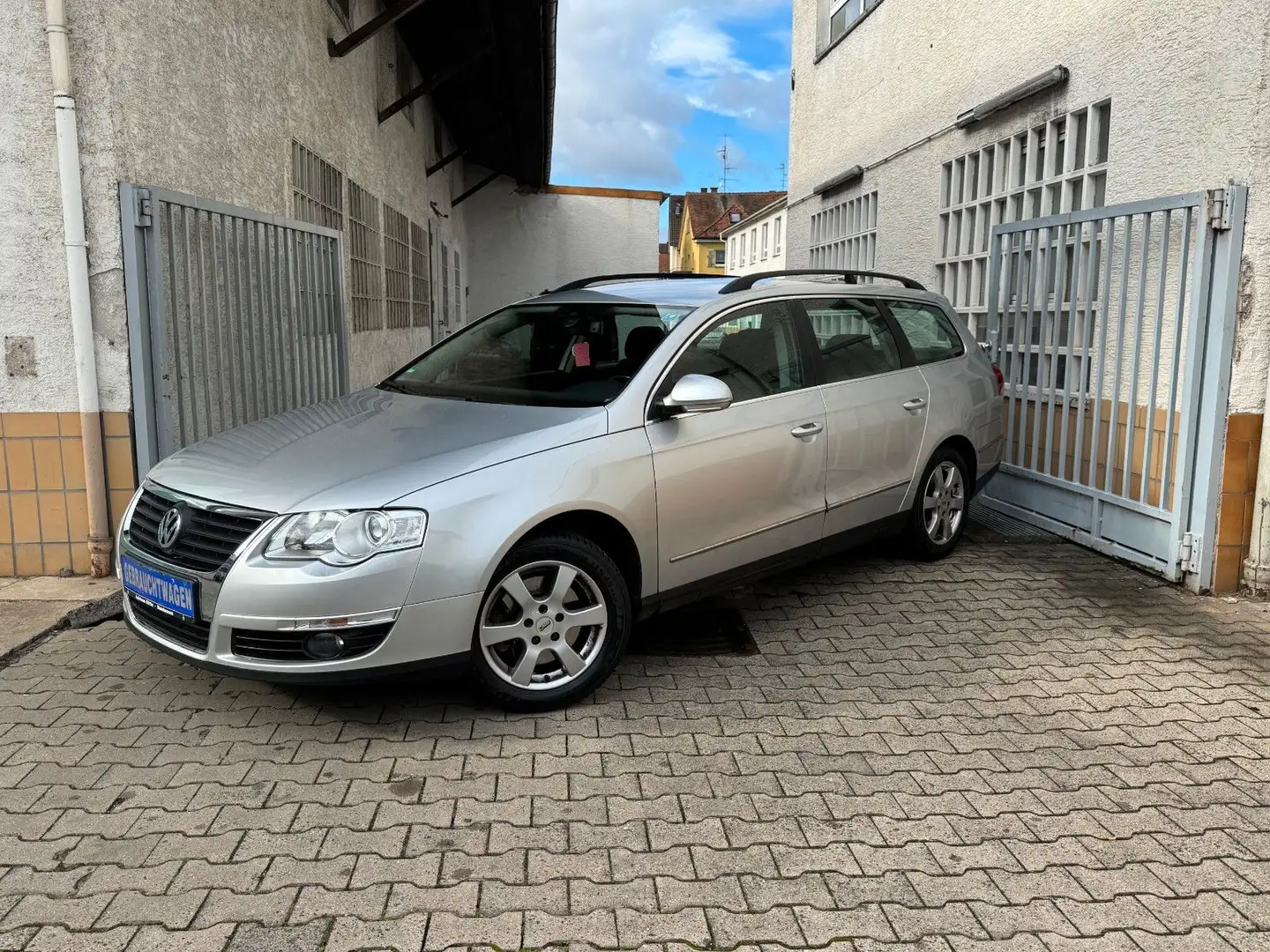 Volkswagen Passat Variant 1.6FSI Comfortline*DSG*AHK*SH*TüV Silber - 1