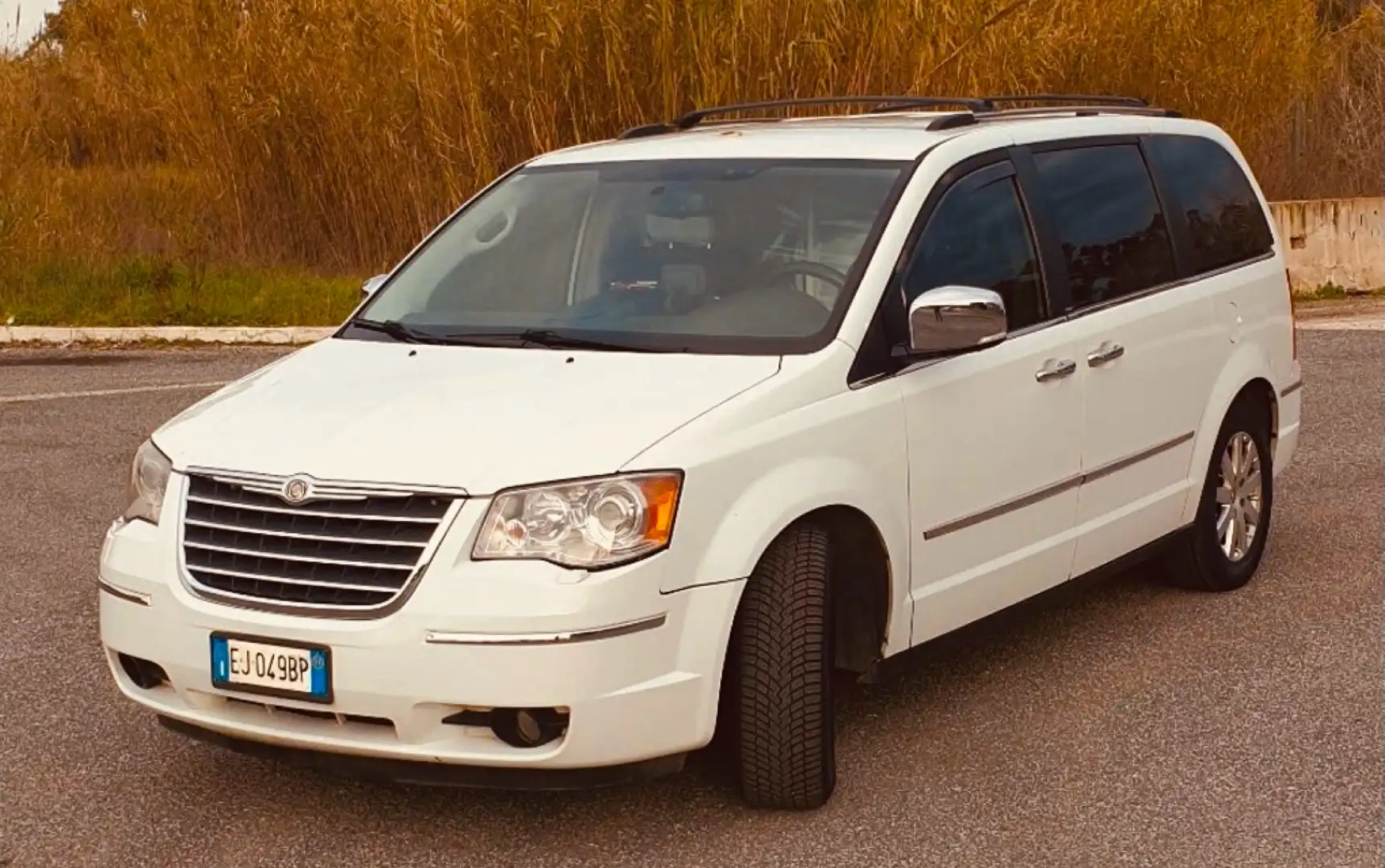 Chrysler Grand Voyager 2.8 crd Limited auto dpf Bianco - 1