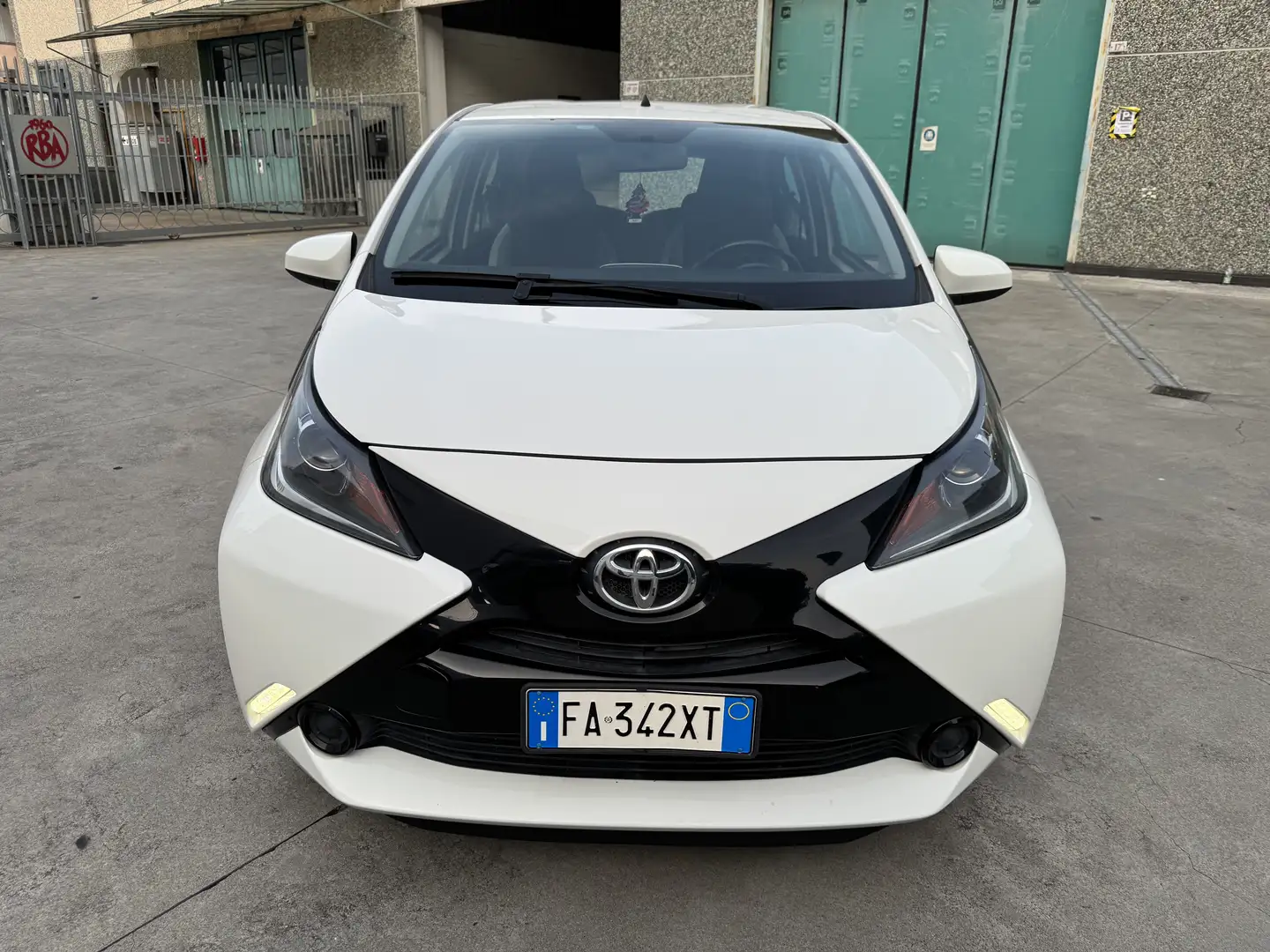 Toyota Aygo 1.0 NEOPATENTATI KM 50 MILA Bianco - 2