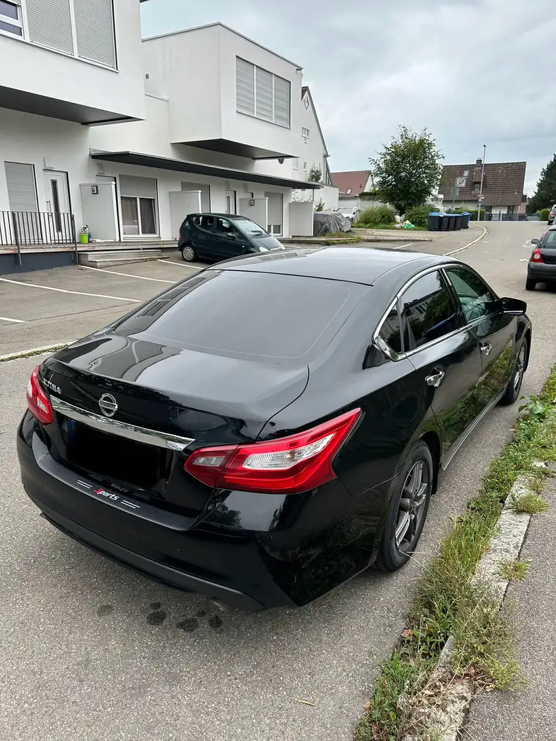 Nissan Altima Negru - 2
