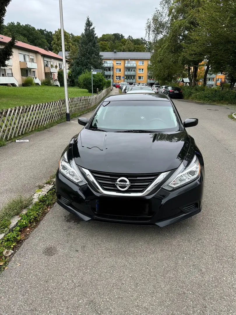 Nissan Altima Negru - 1