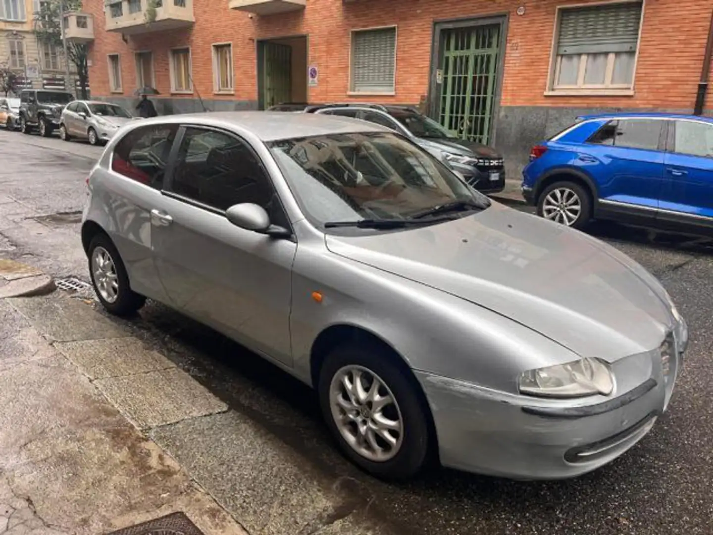 Alfa Romeo 147 1.6 16V TS (105) 5 porte Distinctive Grau - 2