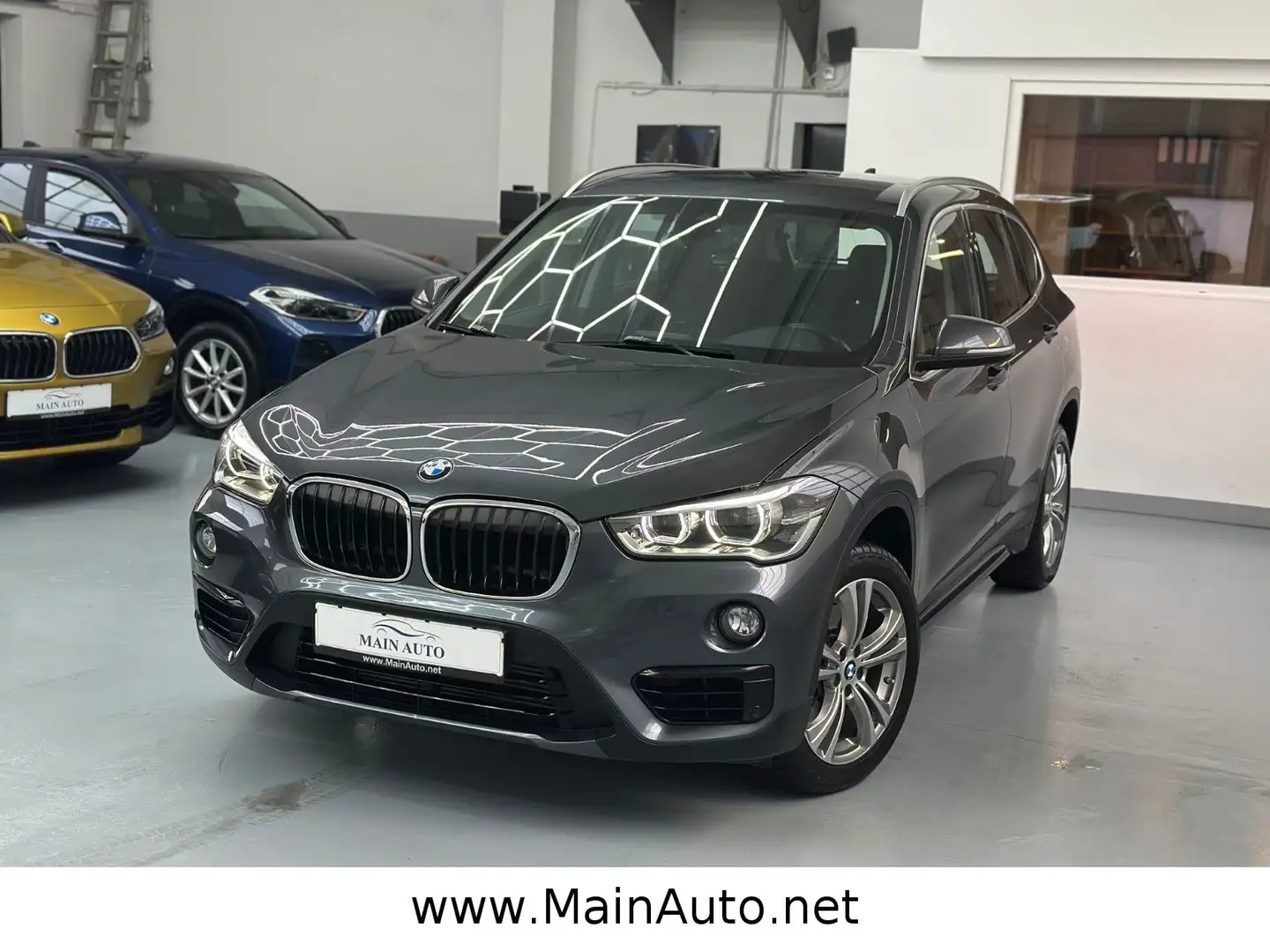 BMW X1 sDrive 20i Sport Line/Aut/1.Hand/SPUR/CAM/NAV Grau - 1