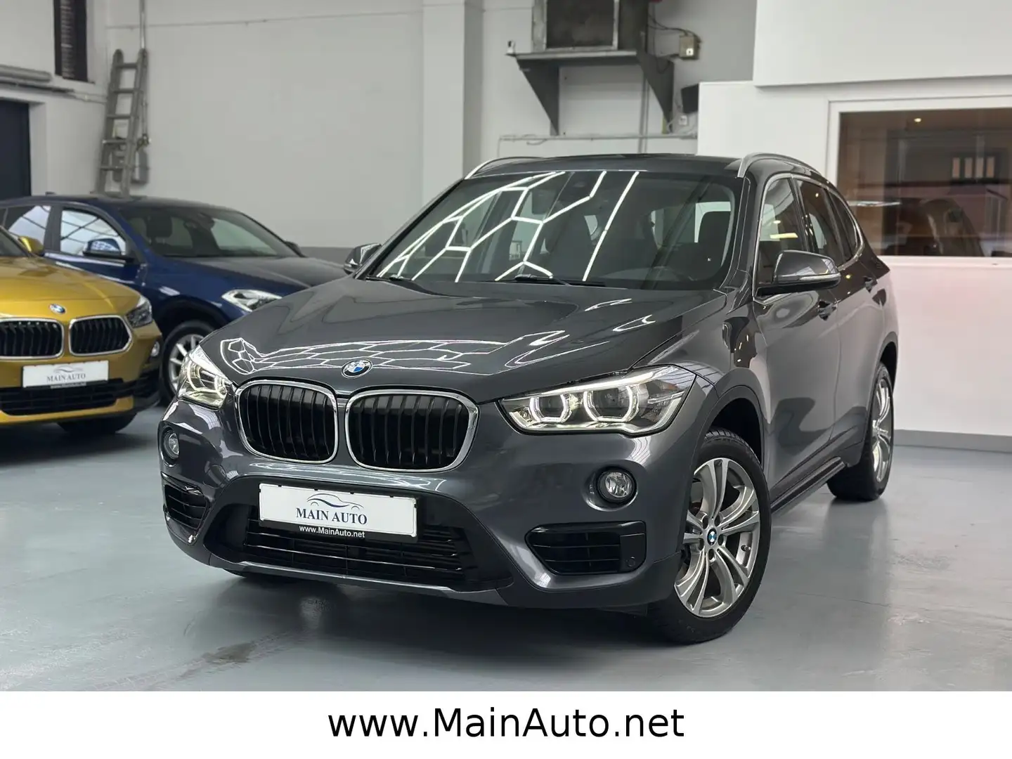 BMW X1 sDrive 20i Sport Line/Aut/1.Hand/SPUR/CAM/NAV Grau - 2