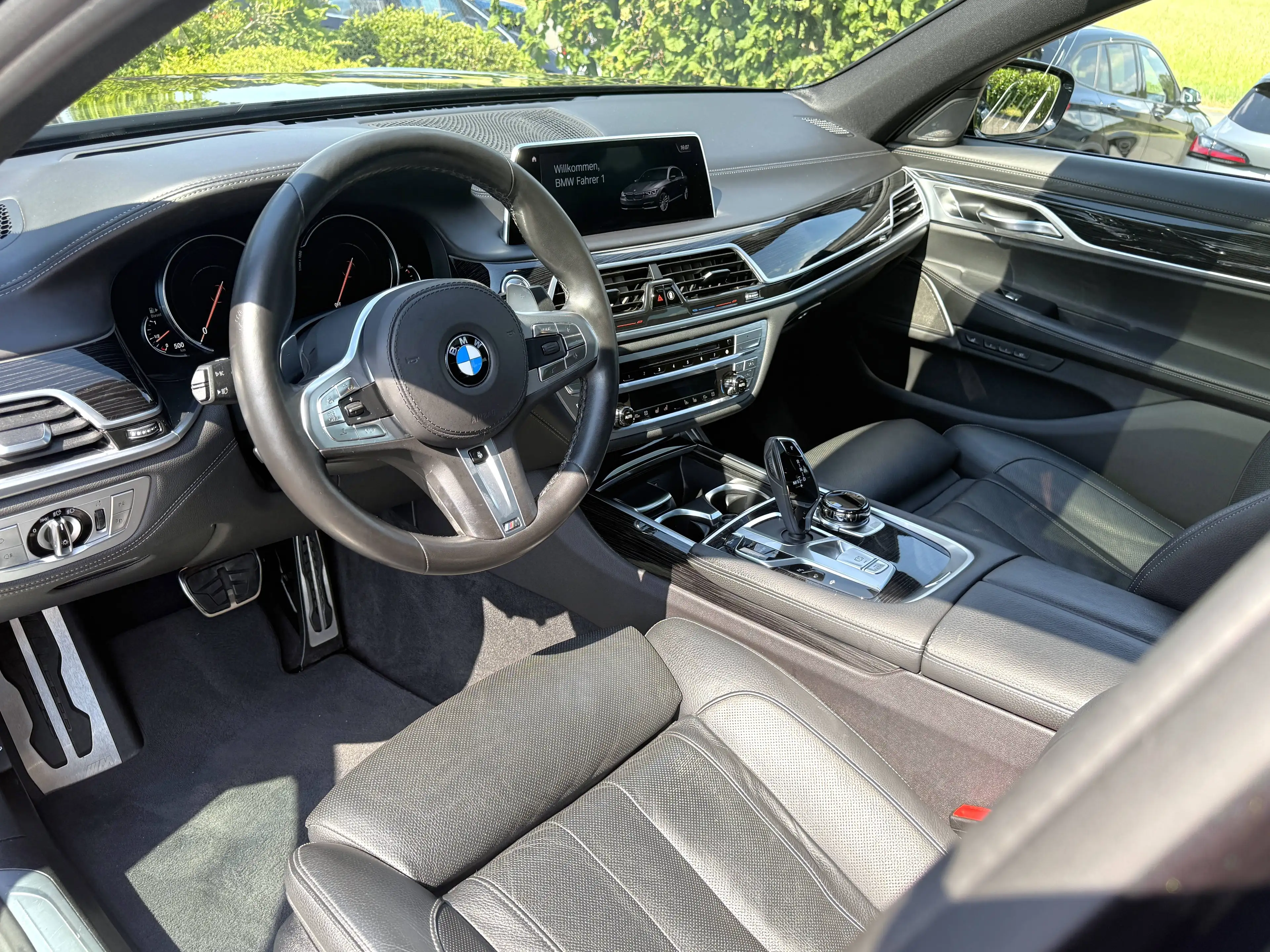BMW 740 d xDrive Lim. M Sport HUD AHK Standheizung Massage — photo 9