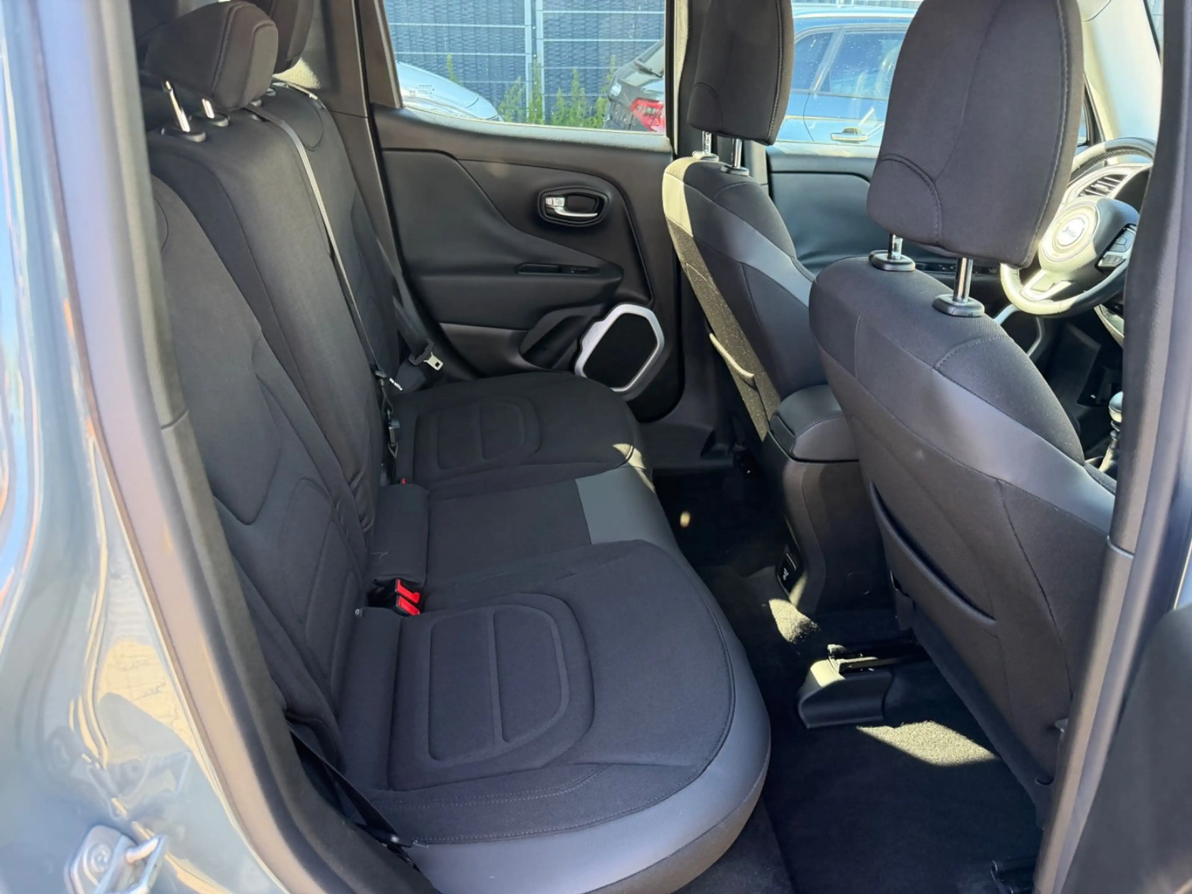 Jeep Renegade 2.0 MultiJet 103kW D Limited 4x4 — photo 15