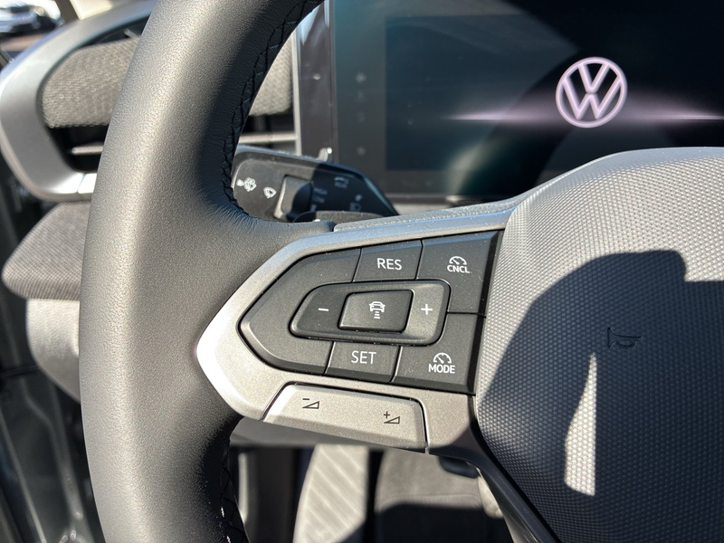 Volkswagen T-Roc Life eTSI DSG — photo 9