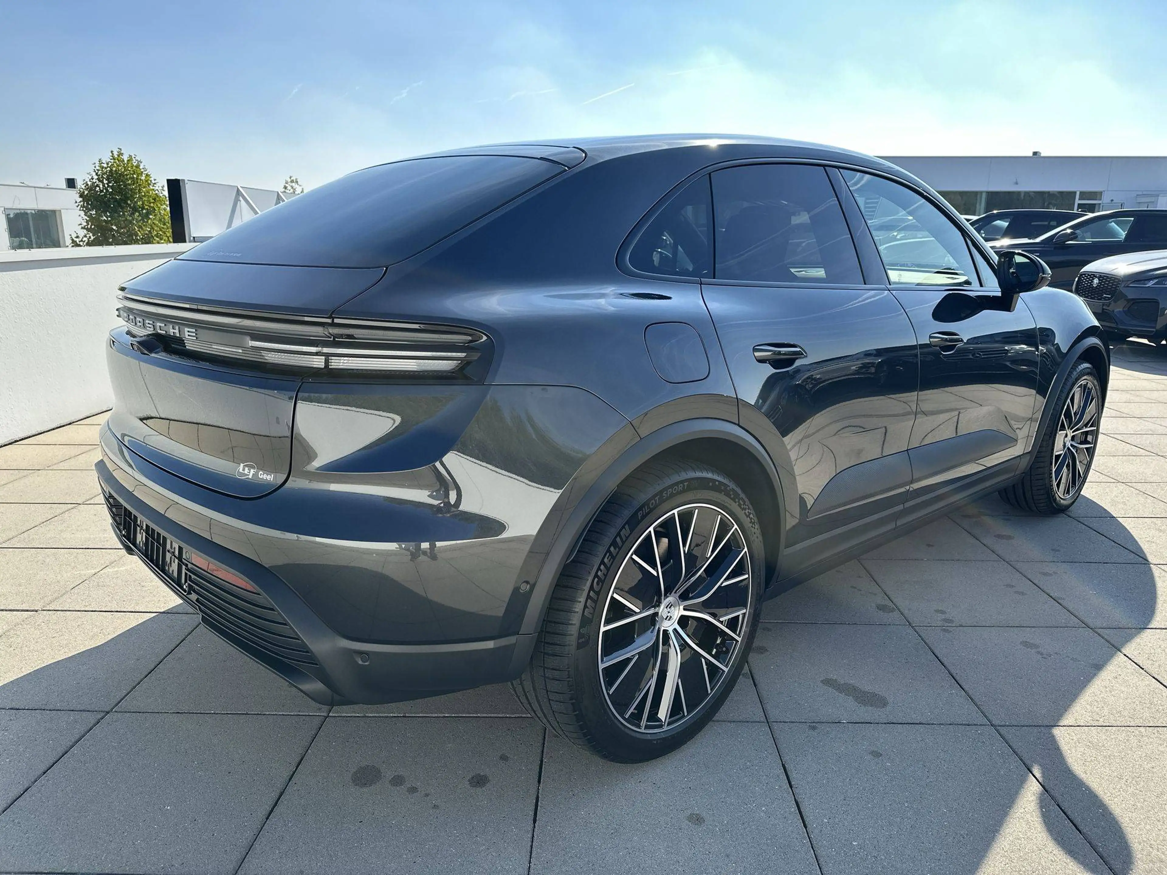 Porsche Macan ELECTRIC Pano Dak Lederpakket 21" Bose — photo 7