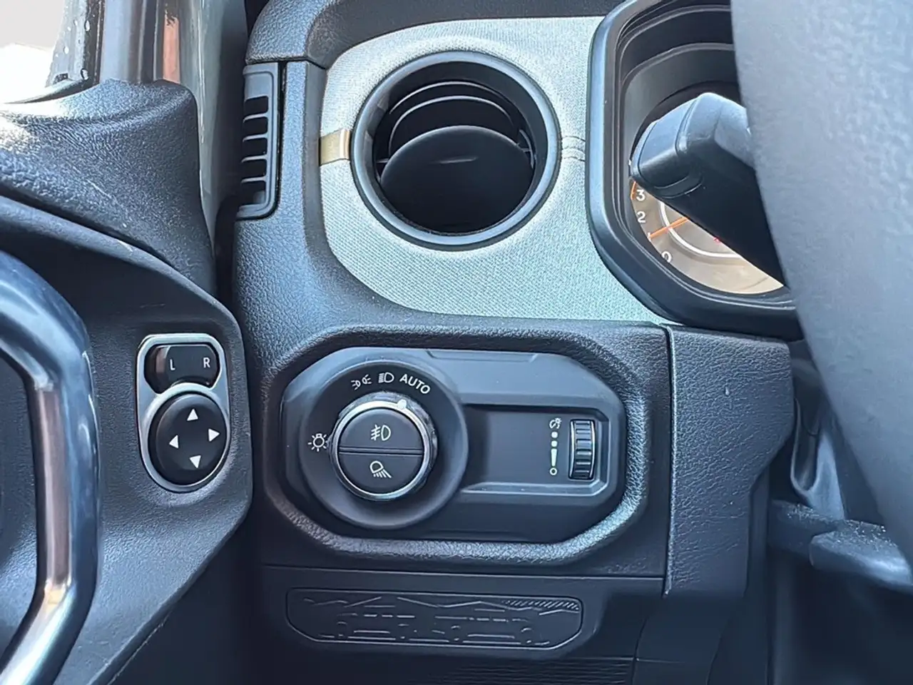 Jeep Gladiator снимка Jeep Gladiator