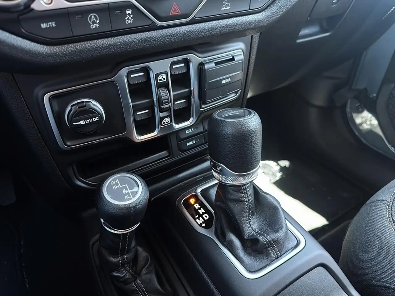 Jeep Gladiator снимка Jeep Gladiator