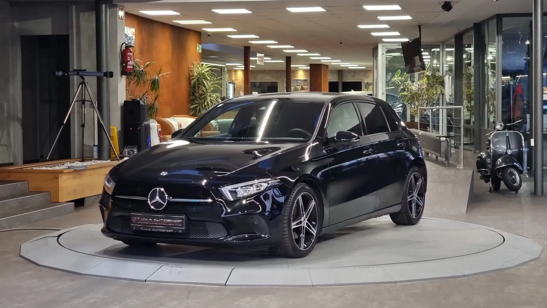 Mercedes-Benz A 180 d Aut. *Navi*Totwinkel*Kamera*18Zoll* Schwarz - 1