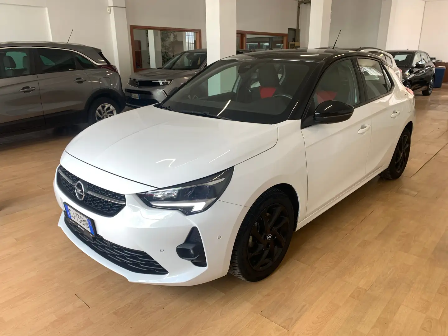 Opel Corsa 5p 1.2 GS Line s&s 100 CV GPL Bianco - 1