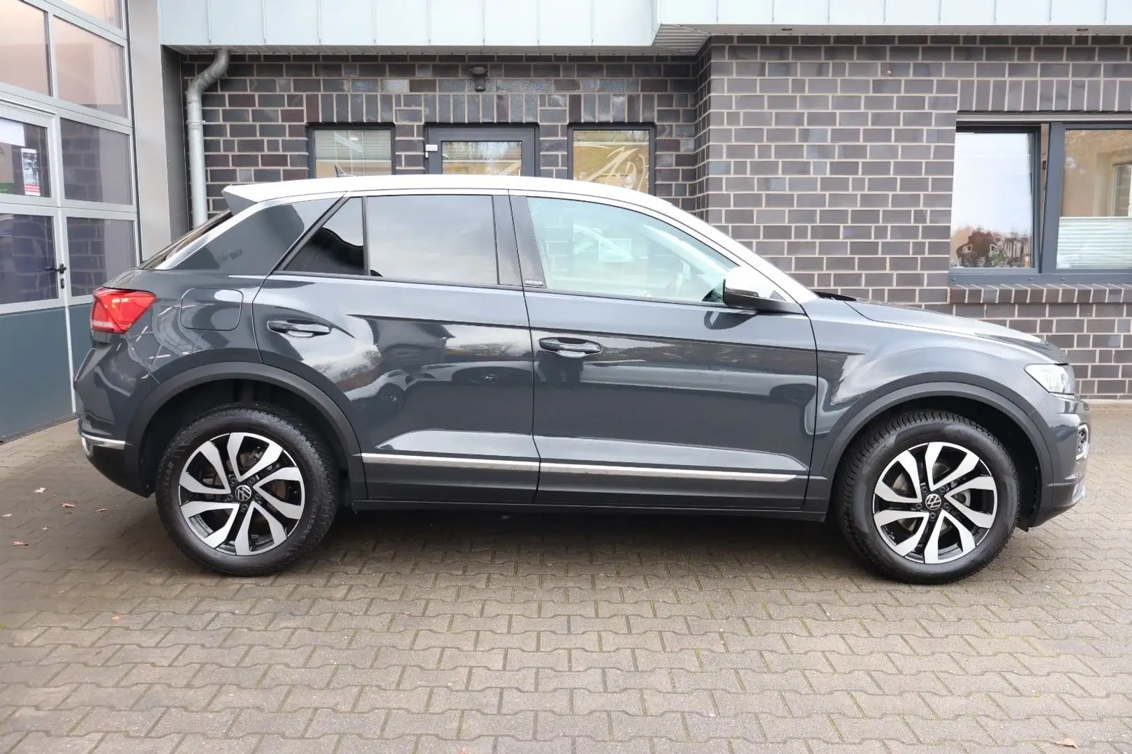 Volkswagen T-Roc Active AHK/LED/ACC/PDC/Allwetterreifen Grau - 2