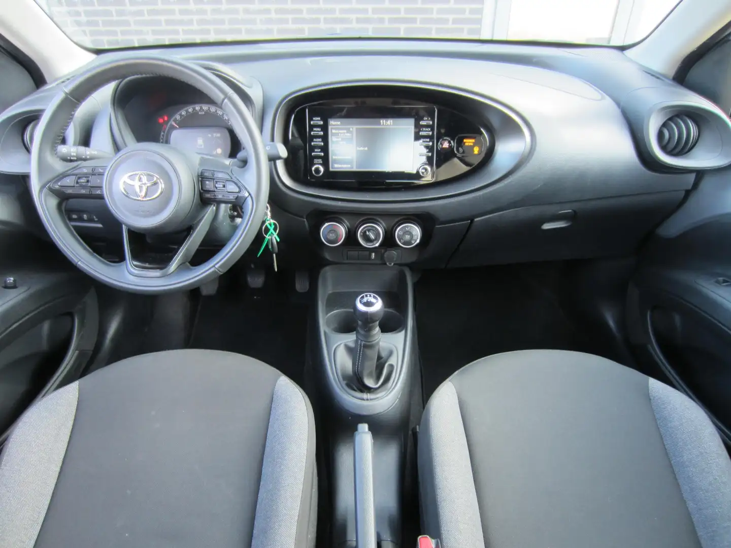 Toyota Aygo X 1.0 VVT-i MT Play Airco Camera Cruise Control Grijs - 2