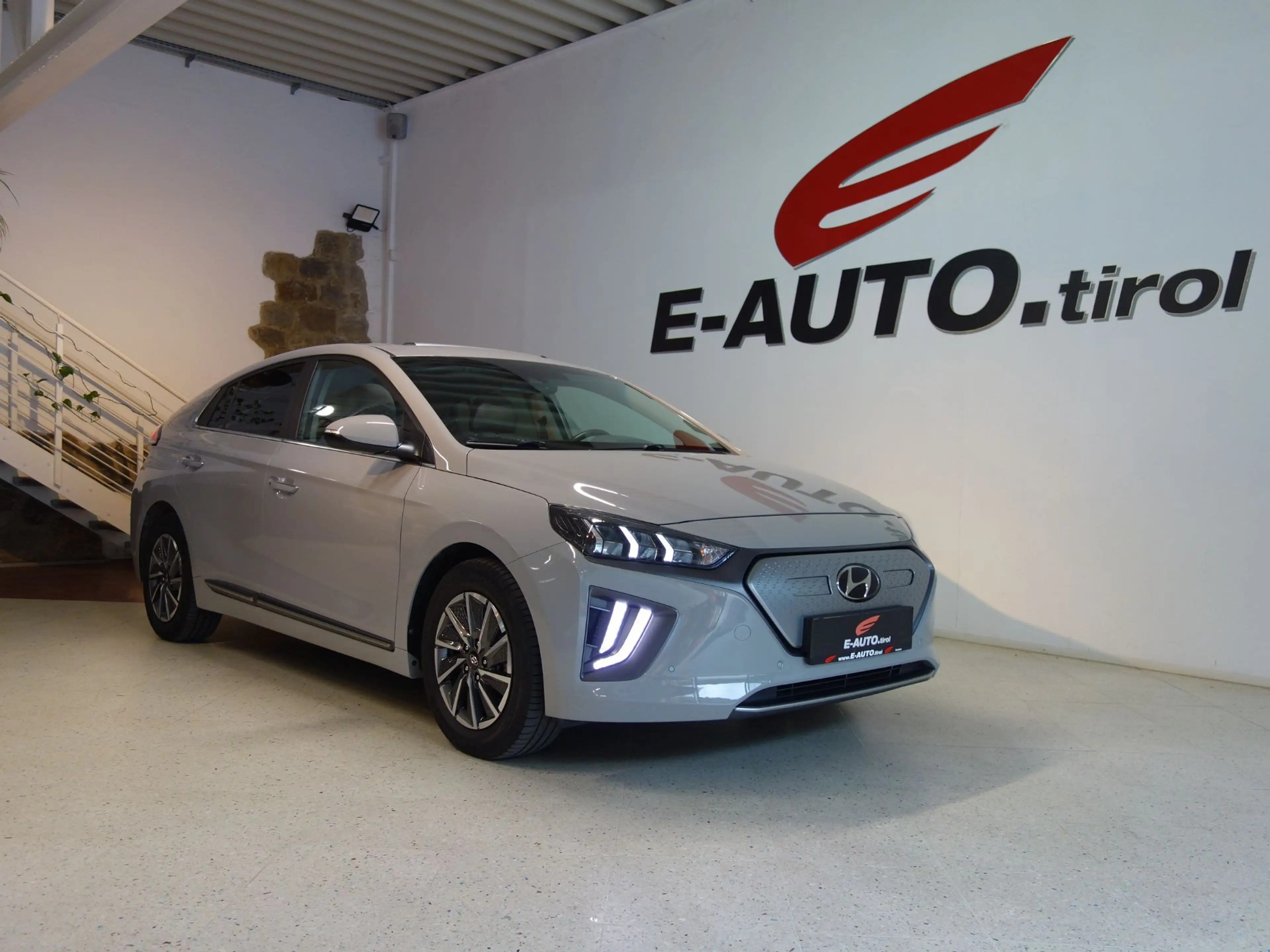 Hyundai IONIQ STYLE Elektro Aut. *SCHIEBEDACH *96% GETESTET *CC