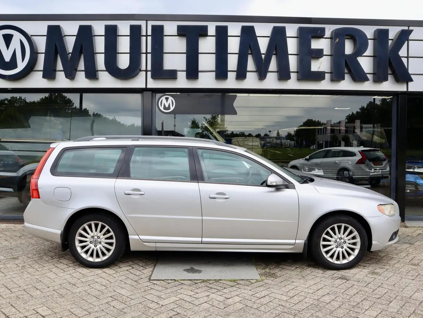 Volvo V70 2.5 2e Eigenaar, volledig Volvo dealer onderhouden Grigio - 2