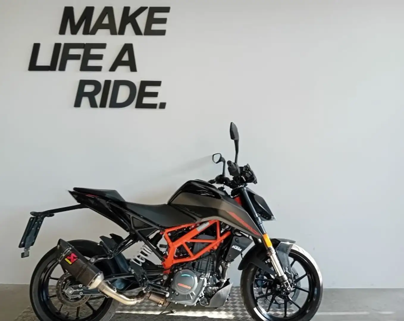 KTM 390 Duke Negro - 1