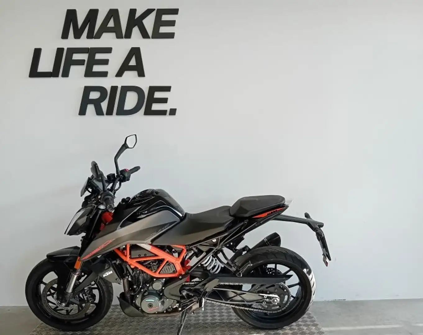 KTM 390 Duke Negro - 2