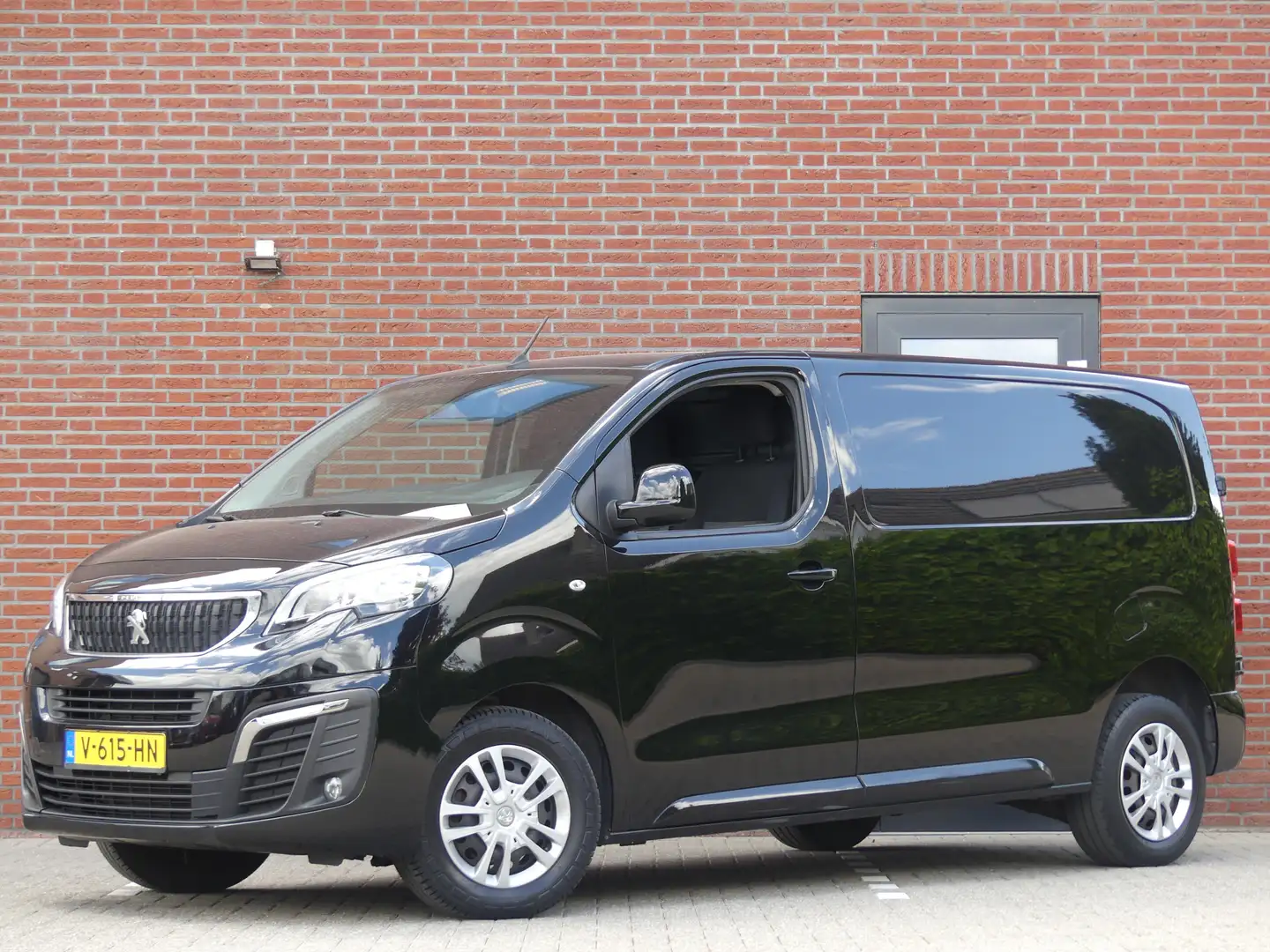 Peugeot Expert 231S 2.0 BlueHDI 123 PK Airco/Trekhaak/PDC Zwart - 1