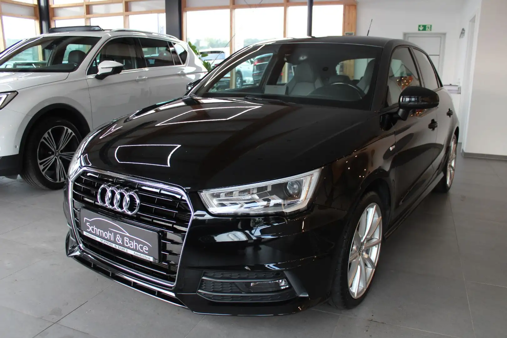 Audi A1 Sportback 1.4 TFSI S tronic sport*NAVI*XENON* Noir - 1