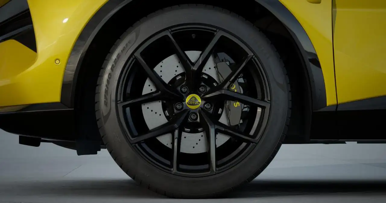 Lotus Eletre 2025