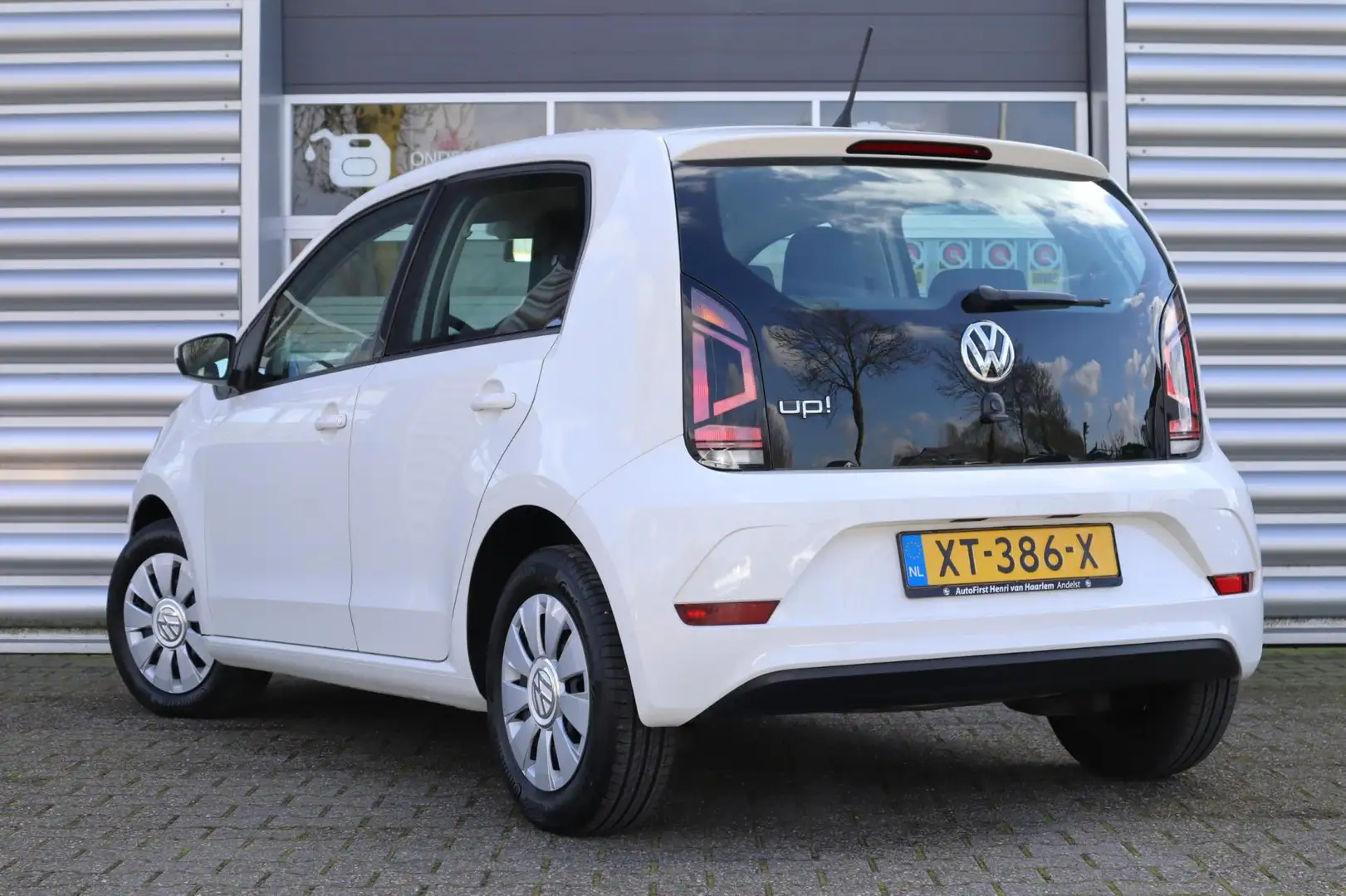 Volkswagen up! 1.0 BMT move up! 60 PK | 5-Deurs | Airco | Dealer Wit - 2