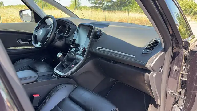 Renault Scenic view 10