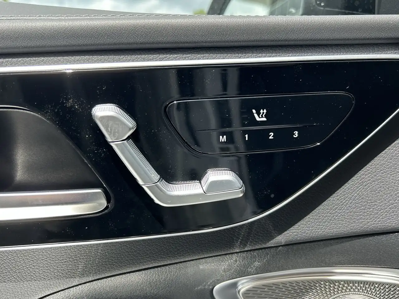 Mercedes-Benz C-Class снимка Mercedes-Benz C-Class