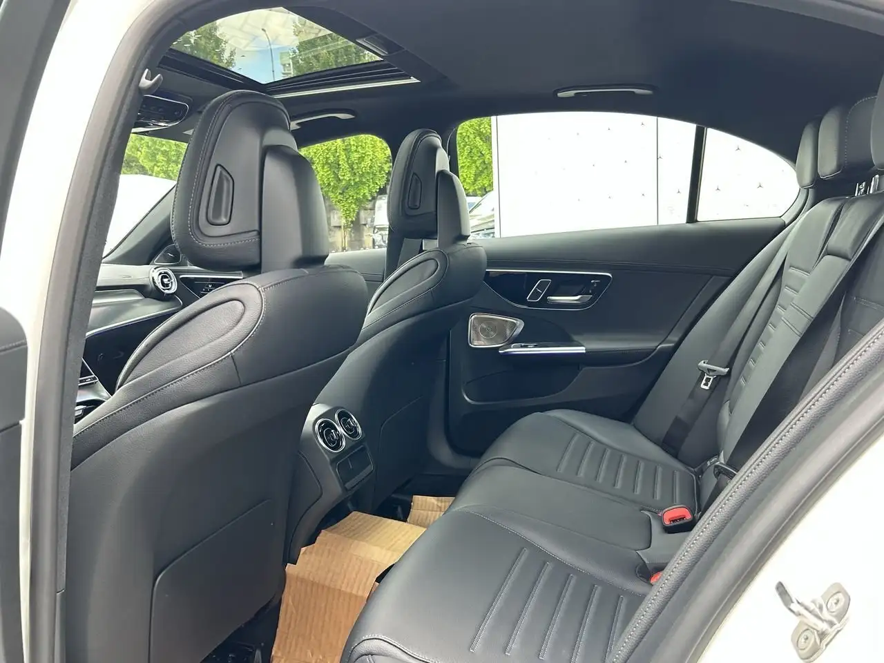Mercedes-Benz C-Class снимка Mercedes-Benz C-Class