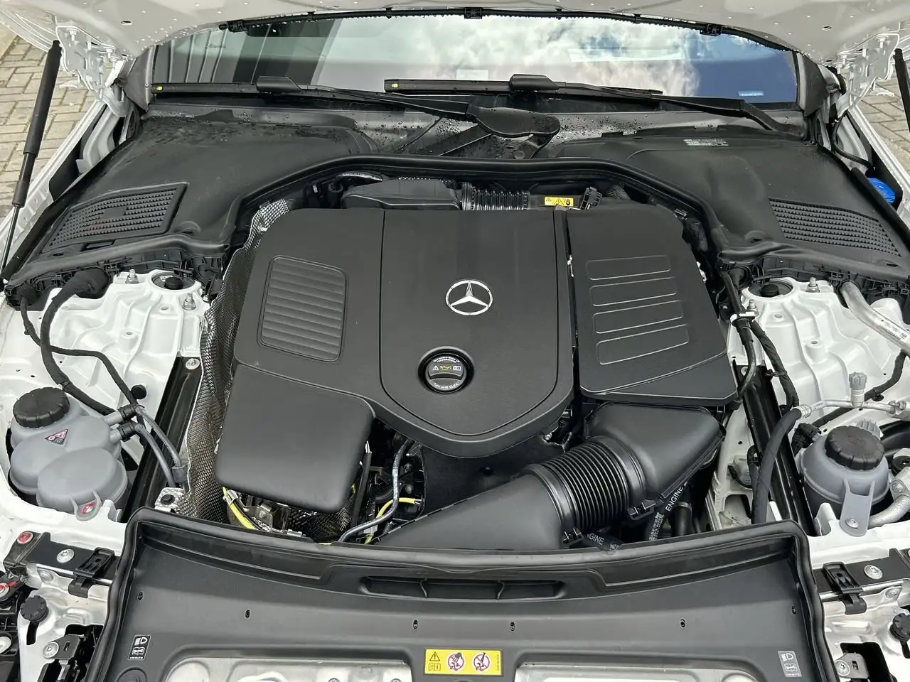 Mercedes-Benz C-Class снимка Mercedes-Benz C-Class