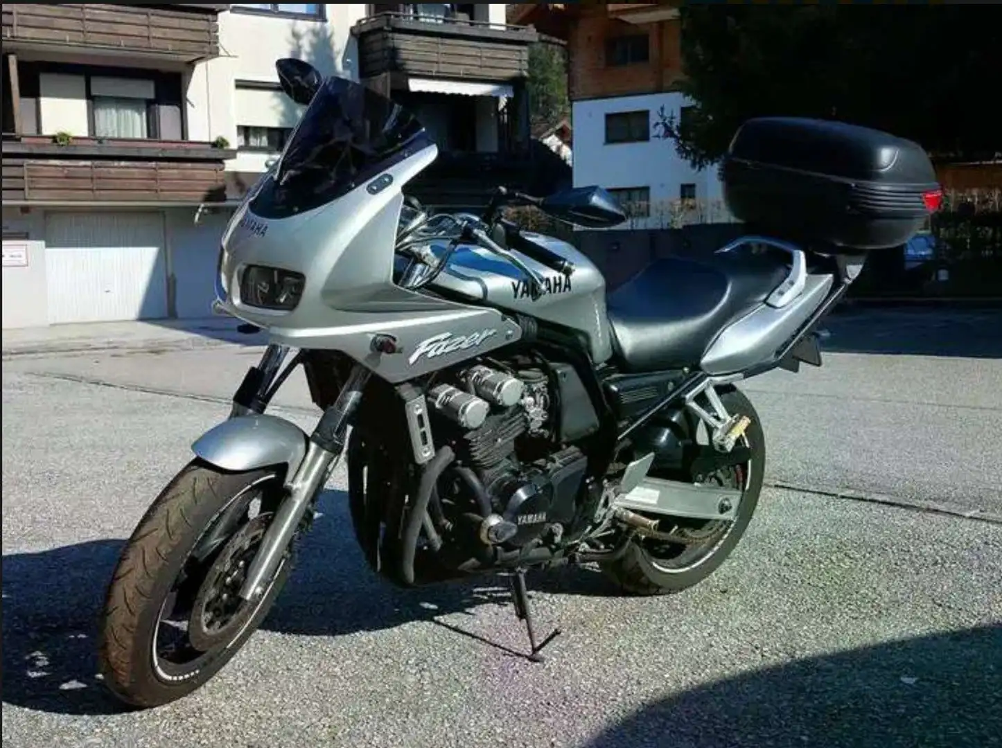 Yamaha FZS 600 Fazer Silber - 1