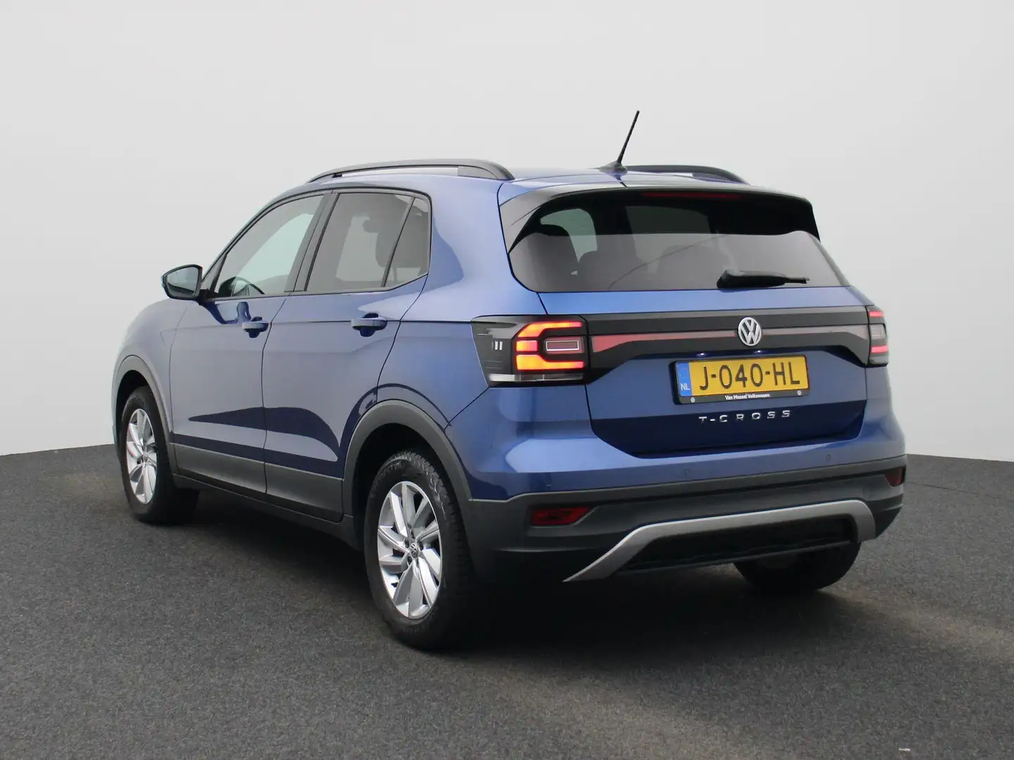 Volkswagen T-Cross 1.0 TSI Life 95 PK | Navigatie | Adaptive Cruise C Bleu - 2
