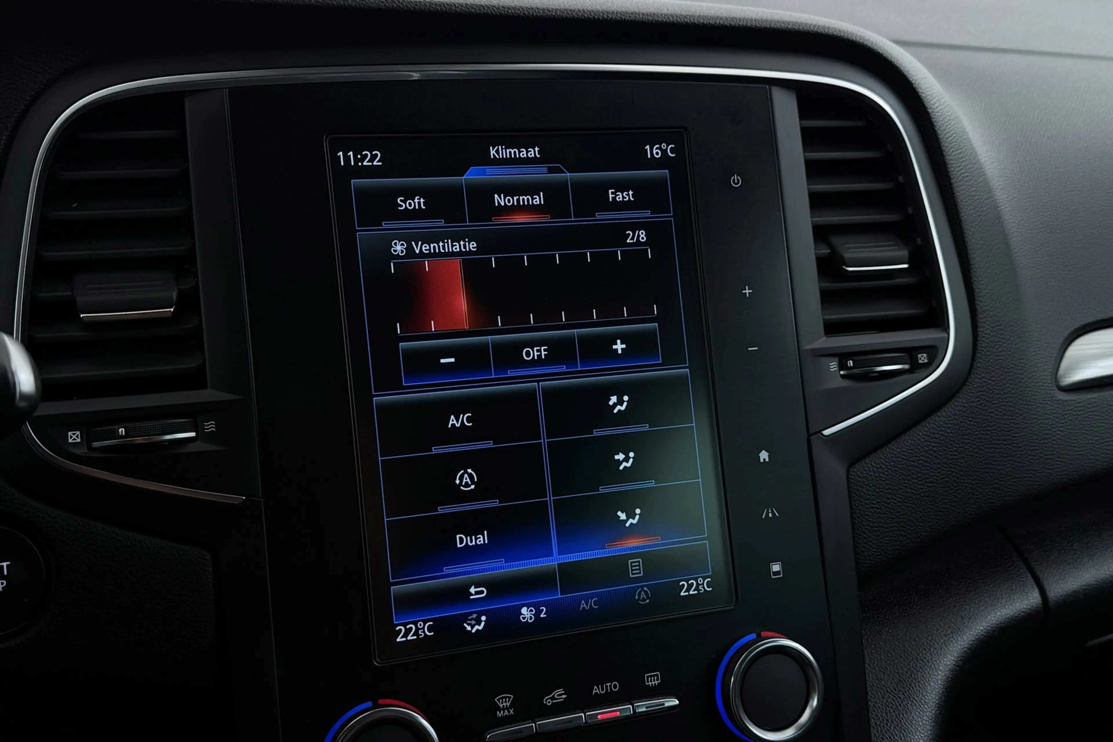 Renault Megane Estate 1.3 TCe Limited | Trekhaak | Camera | CarPl — photo 26