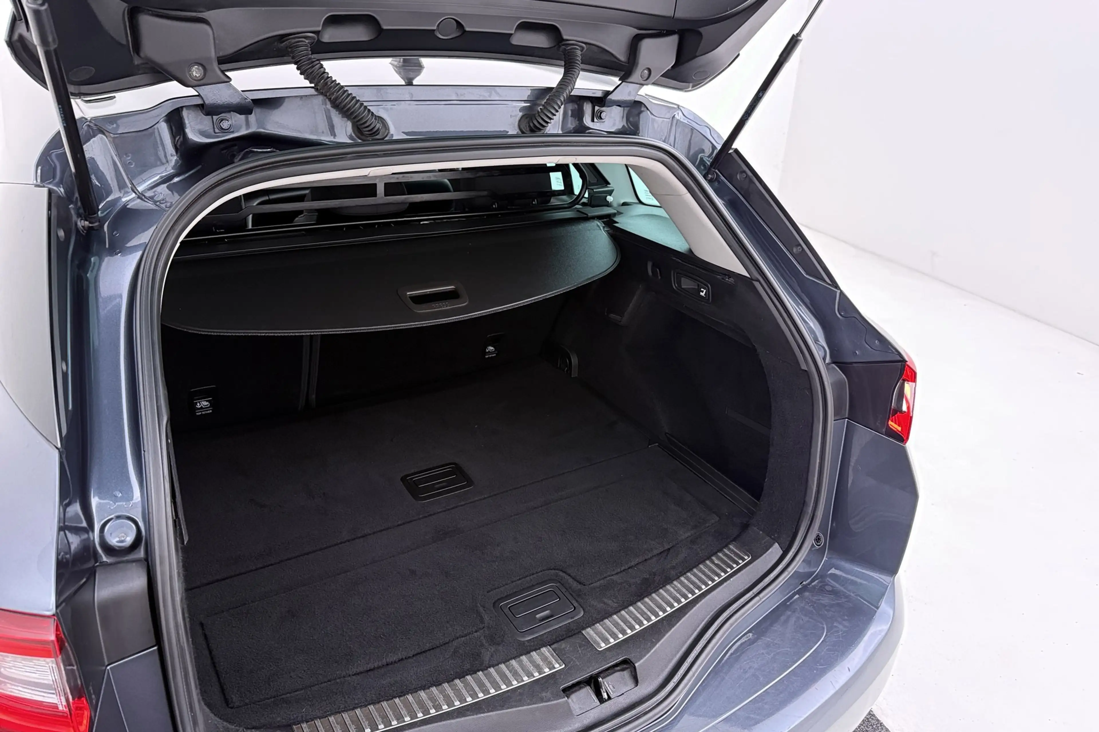 Renault Megane Estate 1.3 TCe Limited | Trekhaak | Camera | CarPl — photo 36