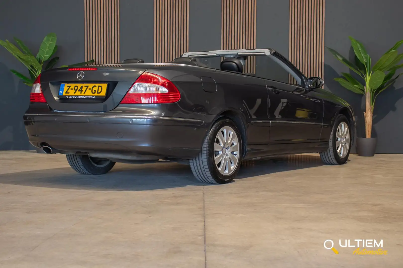 Mercedes-Benz CLK 200 Cabrio K. Avantgarde | YOUNGTIMER Šedá - 2